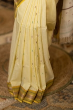 Load image into Gallery viewer, TRAPI MAHESHWARI COTTON PALE YELLOW BOOTI SAREE
