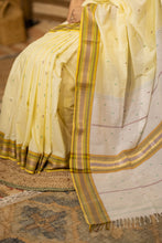 Load image into Gallery viewer, TRAPI MAHESHWARI COTTON PALE YELLOW BOOTI SAREE
