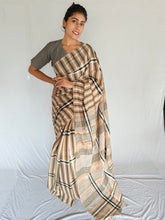 Load image into Gallery viewer, DYNA COTTON KHADI STRIPED HANDMADE SAREE
