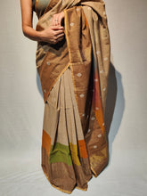 Load image into Gallery viewer, SINNI COTTON BOOTI HANDWOVEN SAREE
