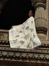 Load image into Gallery viewer, VRITTI LINEN ECO PRINT HANDWOVEN SAREE
