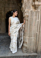 Load image into Gallery viewer, VRITTI LINEN ECO PRINT HANDWOVEN SAREE
